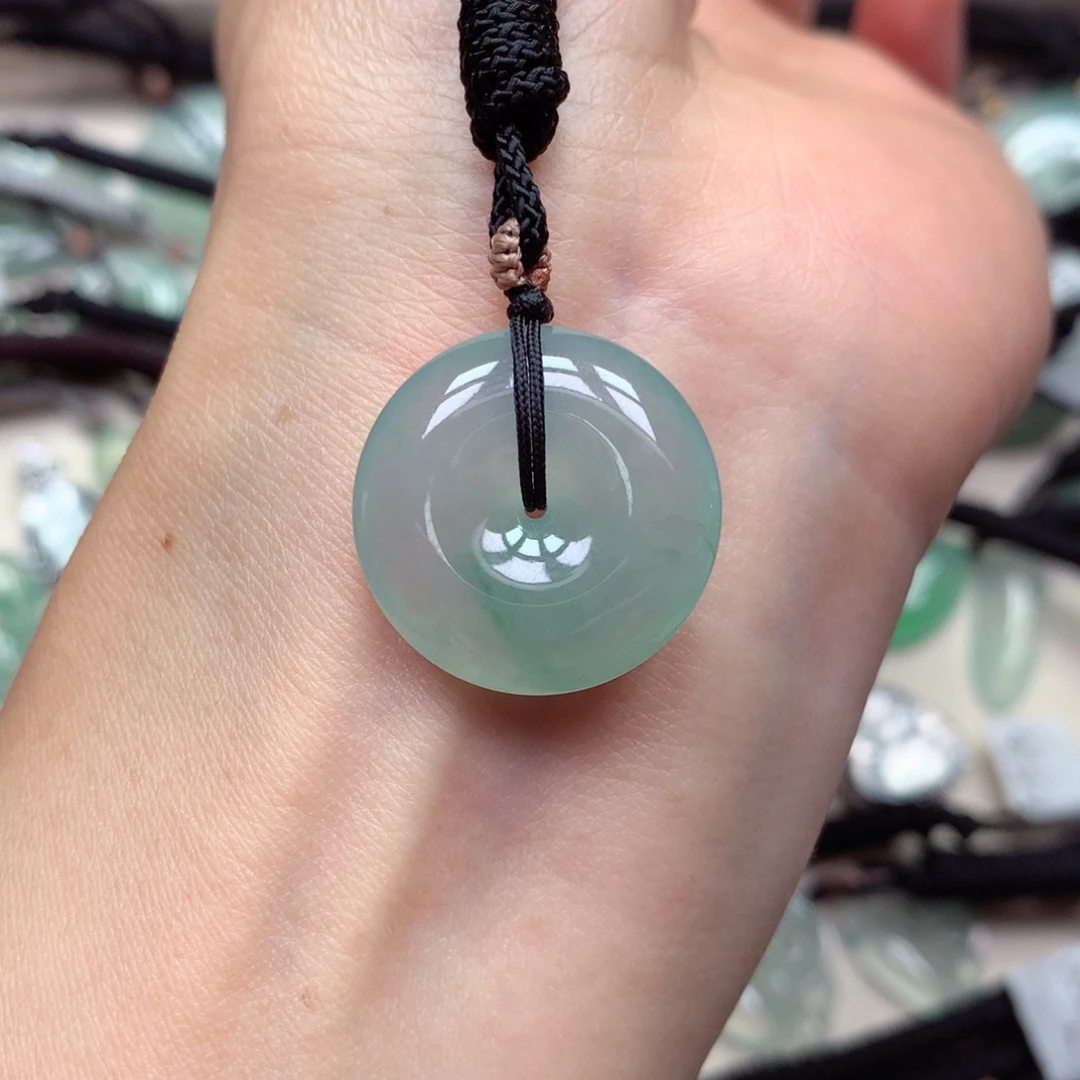 翡翠未镶嵌颈饰平安扣