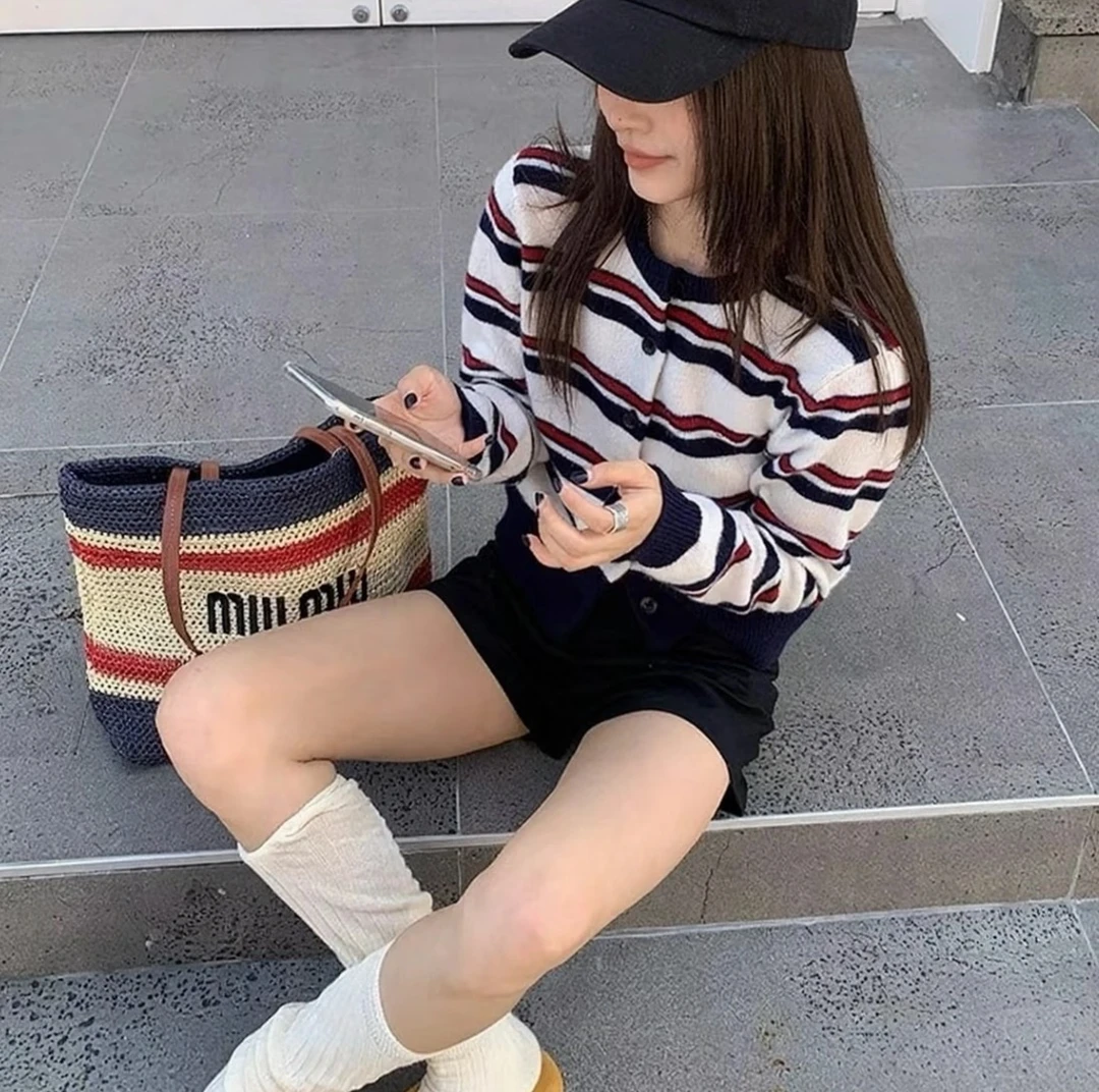 撞色条纹针织开衫女2025秋冬季新款慵懒风显瘦短款毛衣外套上衣