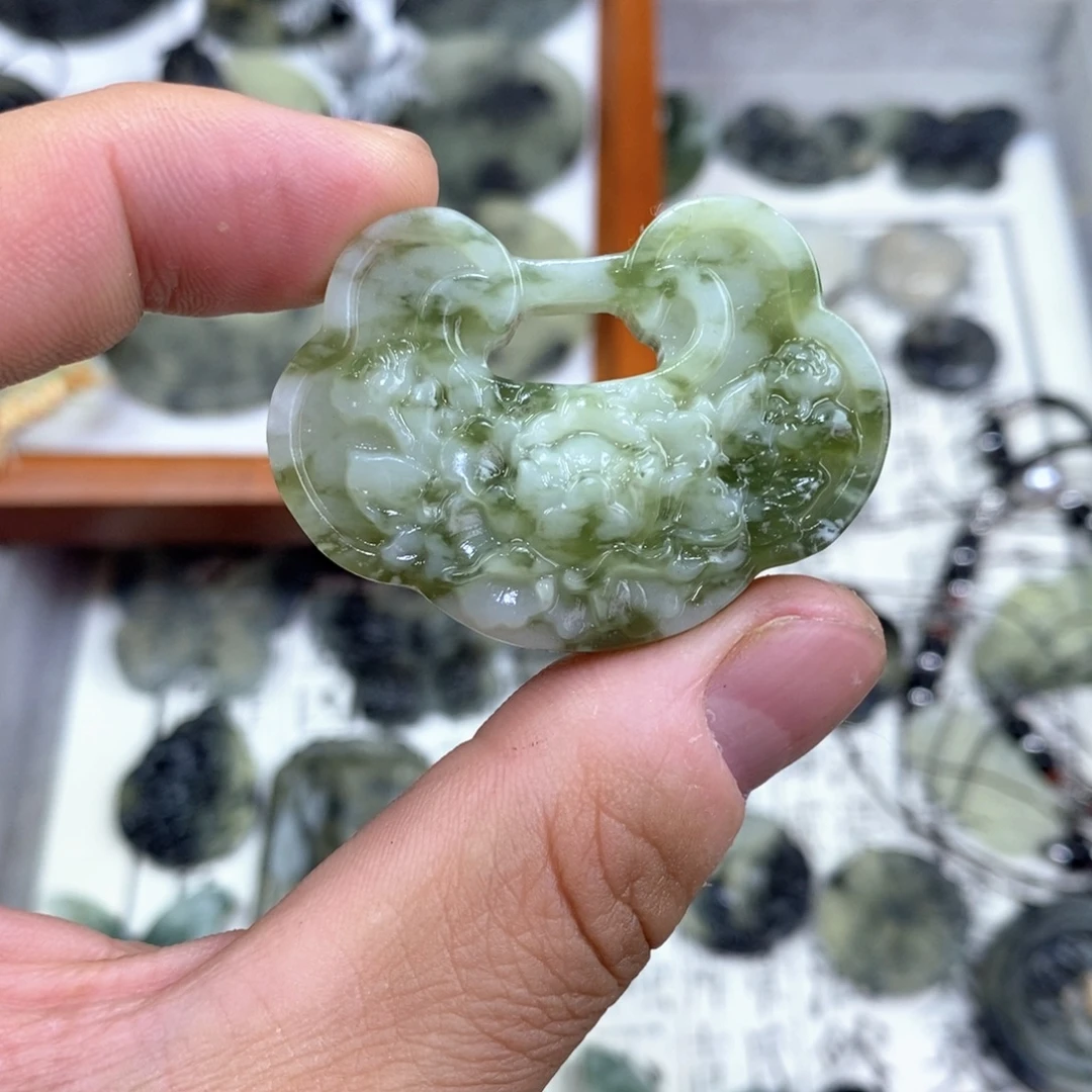 岫玉未镶嵌颈饰岫玉吊坠