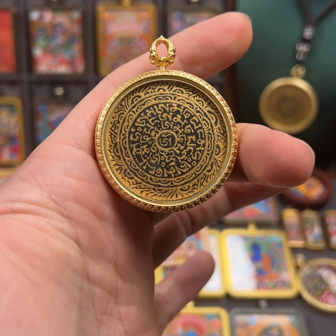 吊坠心经咒轮纯手绘唐卡