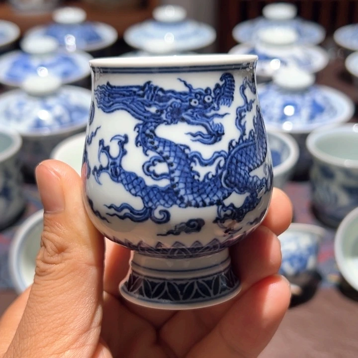 精品青花明龙应龙纹凯恩杯