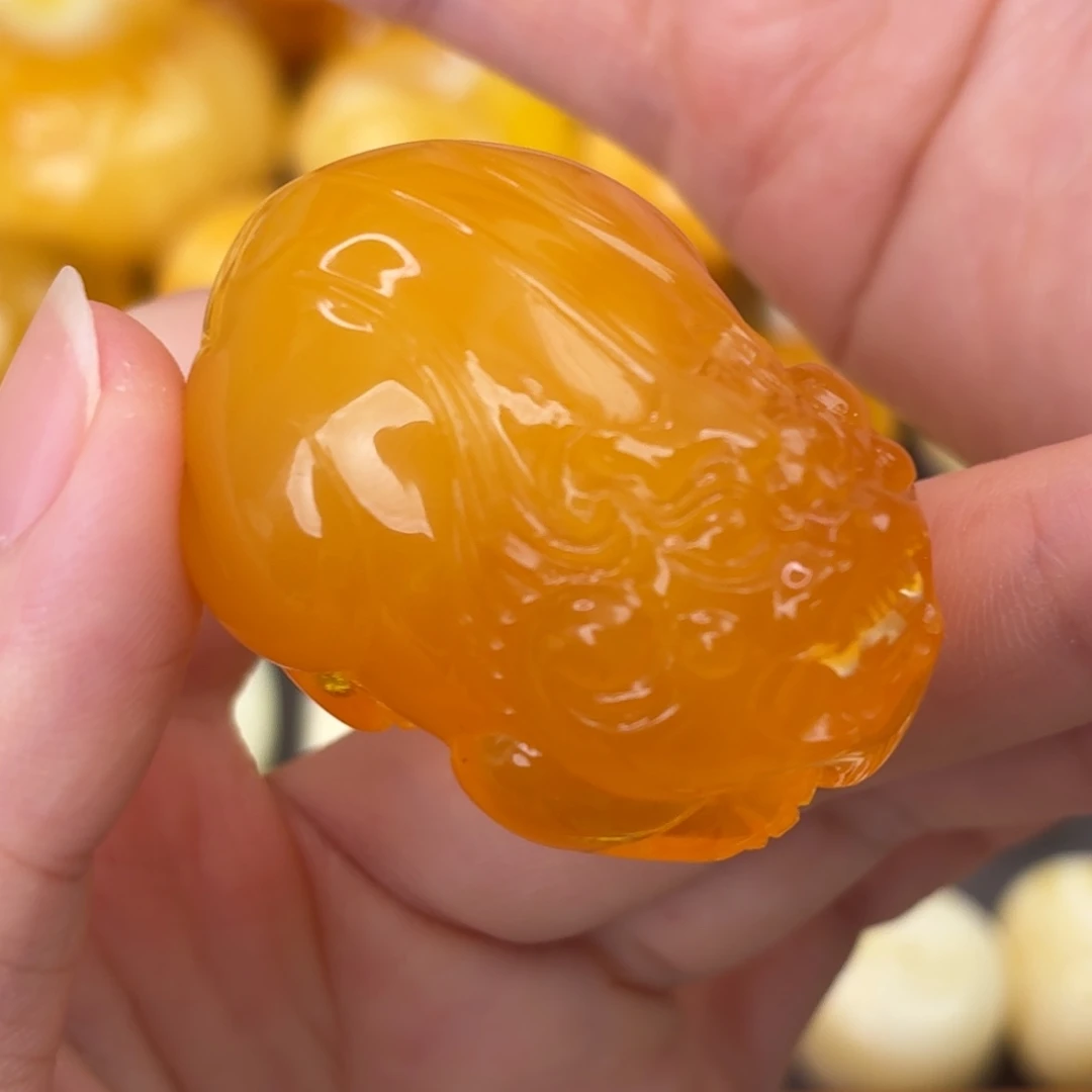 裸石琥珀未镶嵌橘红貔貅