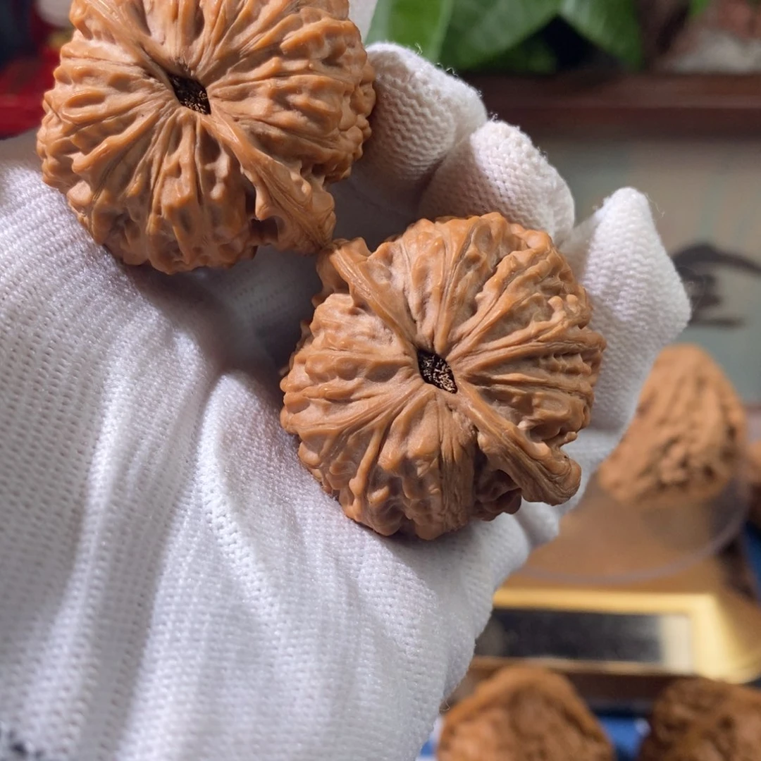 文玩核桃吊坠胖***乎金牛