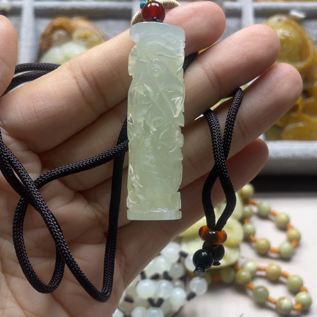 蛇纹石玉颈饰未镶嵌