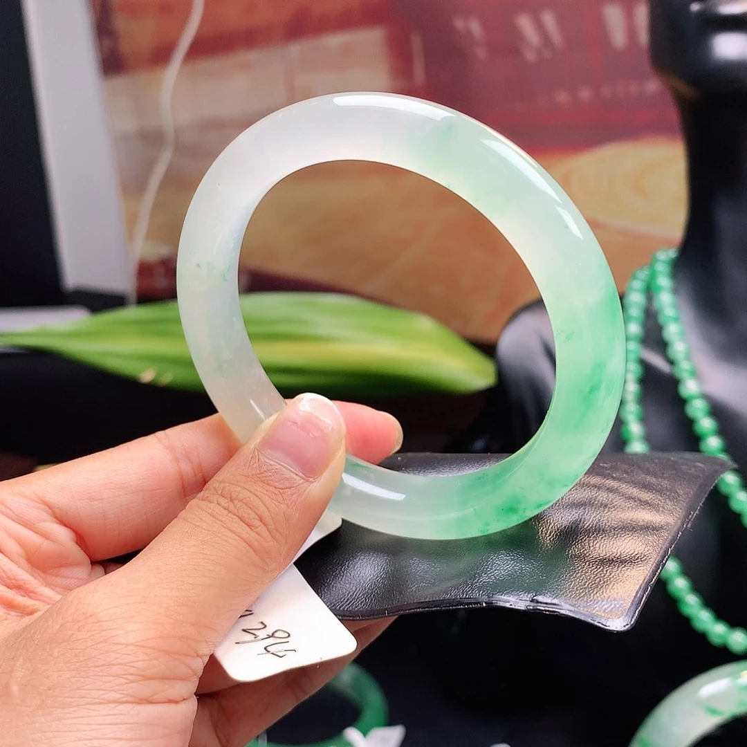 石英质玉手镯未镶嵌56