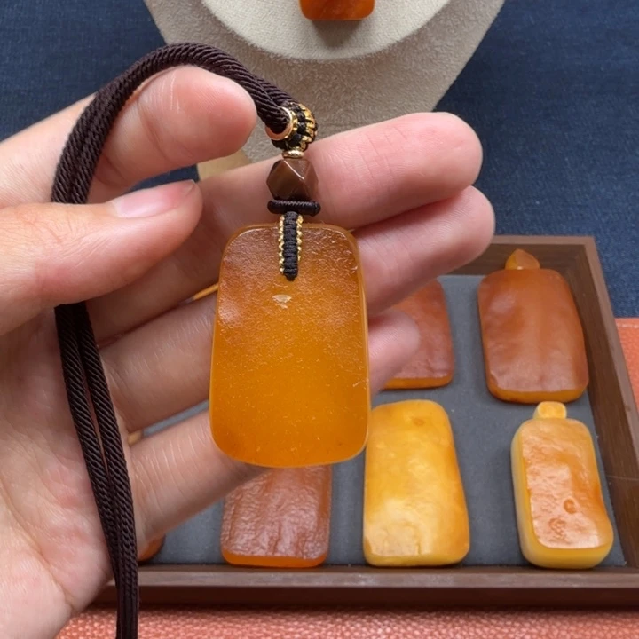 蜜蜡未镶嵌吊坠(赠链)