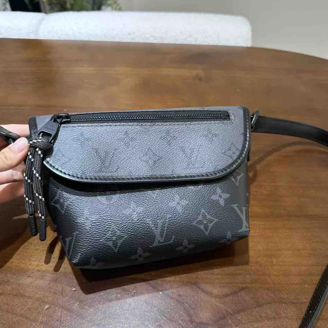 99新 LouisVuitton/路易威登 黑花pulse mini邮差包 US581818
