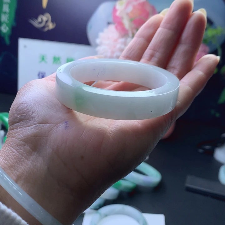 未镶嵌翡翠手镯定制翡翠