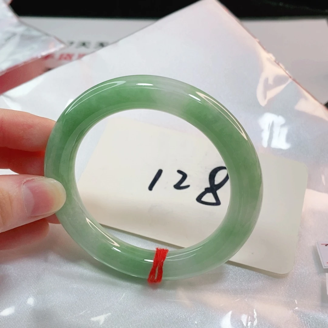 翡翠手镯未镶嵌5556555655565556