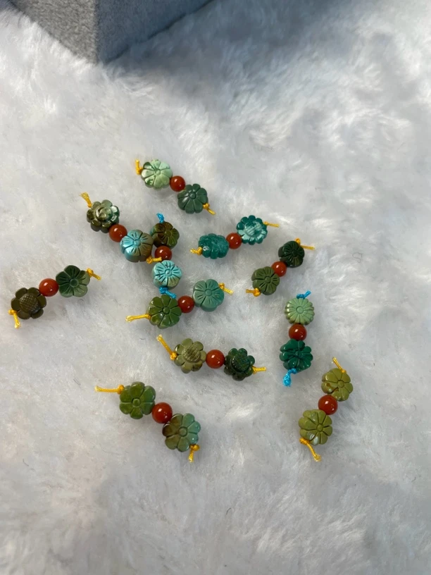 天然南红手工配珠雕刻件花朵（多样性发其一）