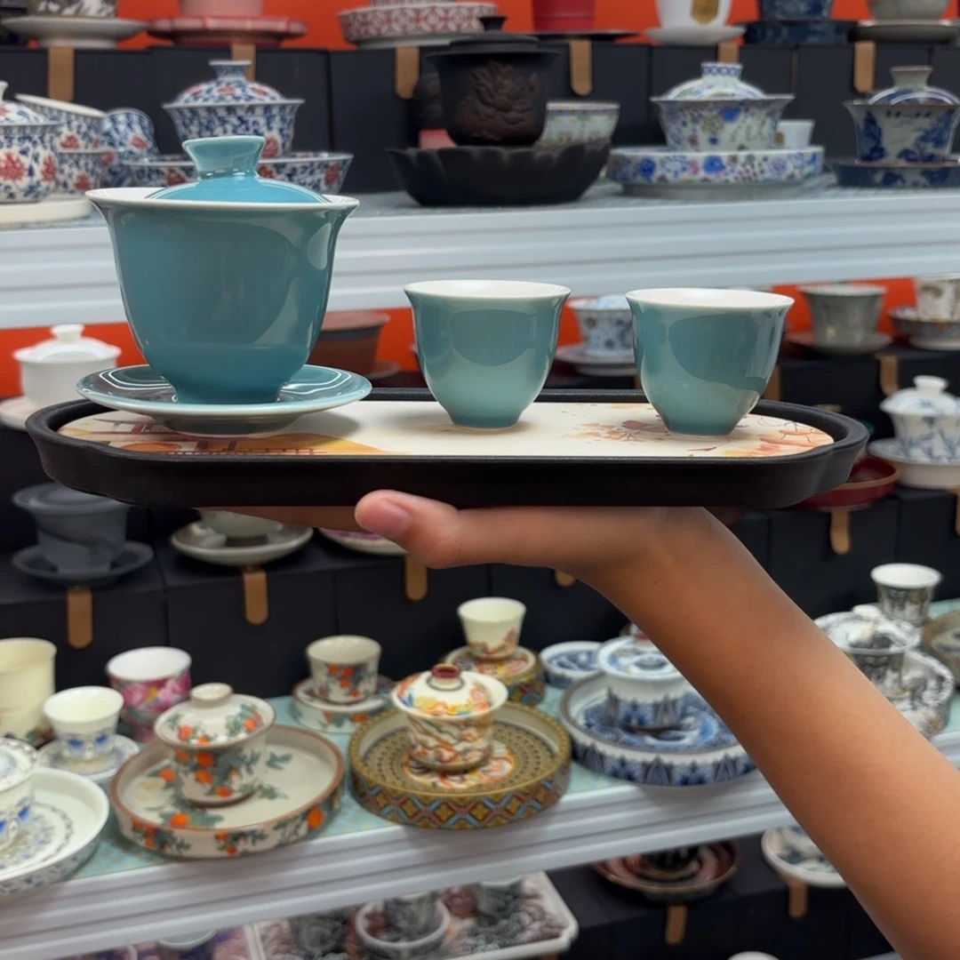 茶具是指由两块金属做成
