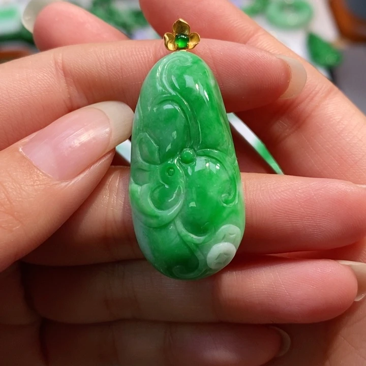 颈饰未镶嵌翡翠吊坠