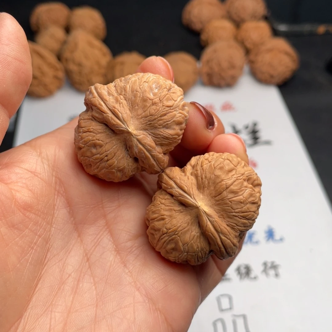 文玩核桃吊坠145。38元宝有黄