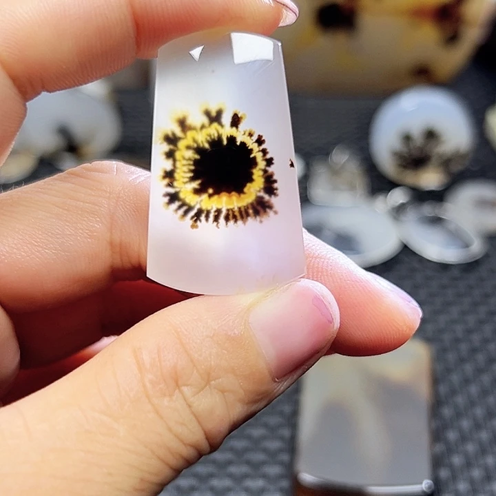 玛瑙/玉髓未镶嵌珠宝半成品军*