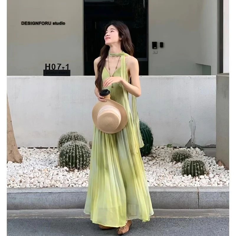 绿色V领无袖吊带背心连衣裙女夏季多巴胺穿搭温柔风荡领无袖裙子