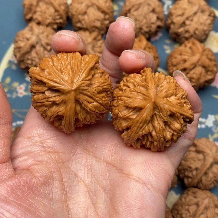 文玩核桃把件唐****香三棱