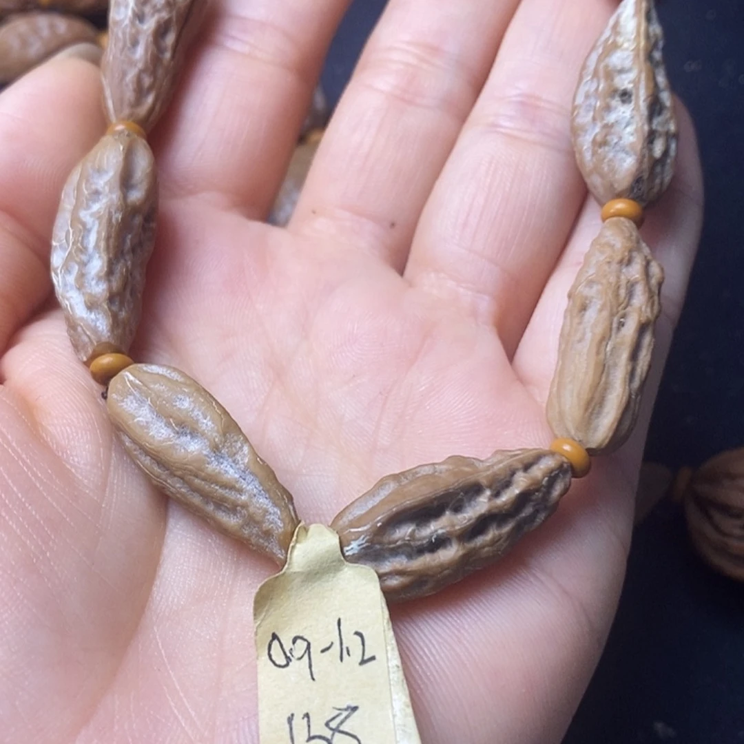 林*龙文玩异形秋子手串