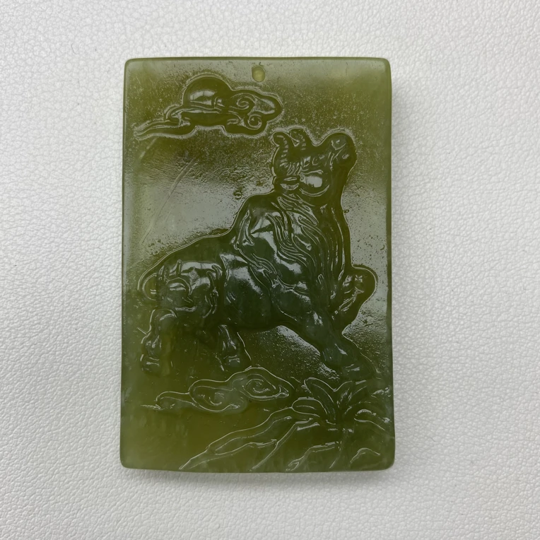 纯天然岫玉吊坠颈饰