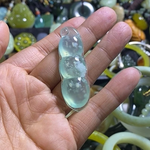 岫玉未镶嵌颈饰挂件