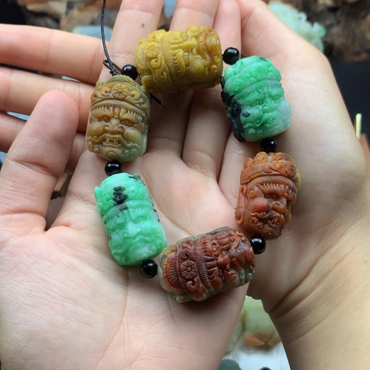 定制翡翠未镶嵌小*猪翡翠