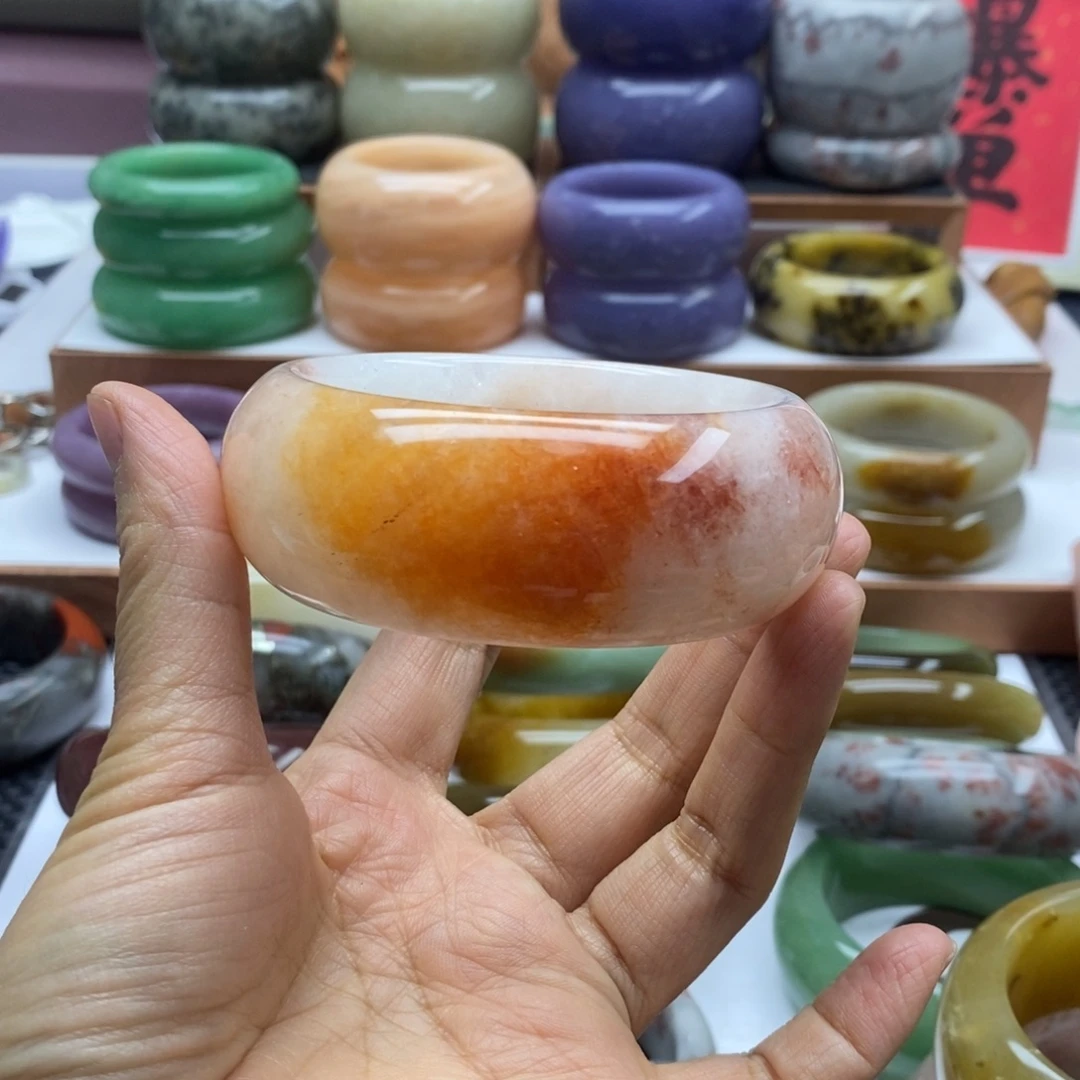 蓝***冰石英岩玉未镶嵌手镯