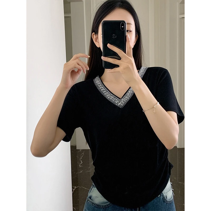 Moses Queen/魔西女王轻奢V领钉钻短袖T恤女修身显瘦百搭纯色上衣
