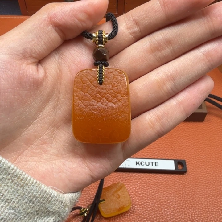 蜜蜡未镶嵌吊坠(赠链)