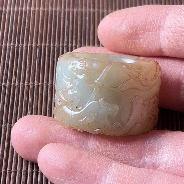 用***4和田玉未镶嵌挂件