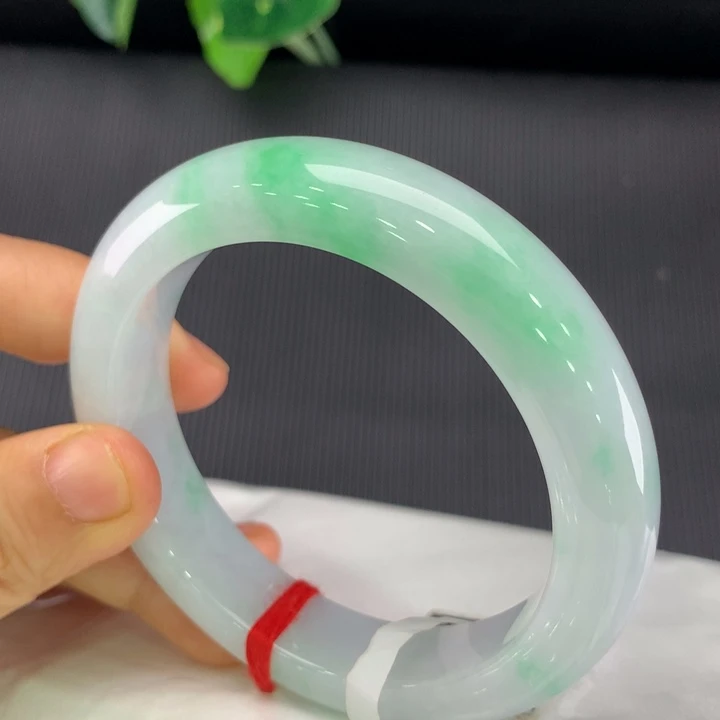 翡翠未镶嵌手镯正圈56