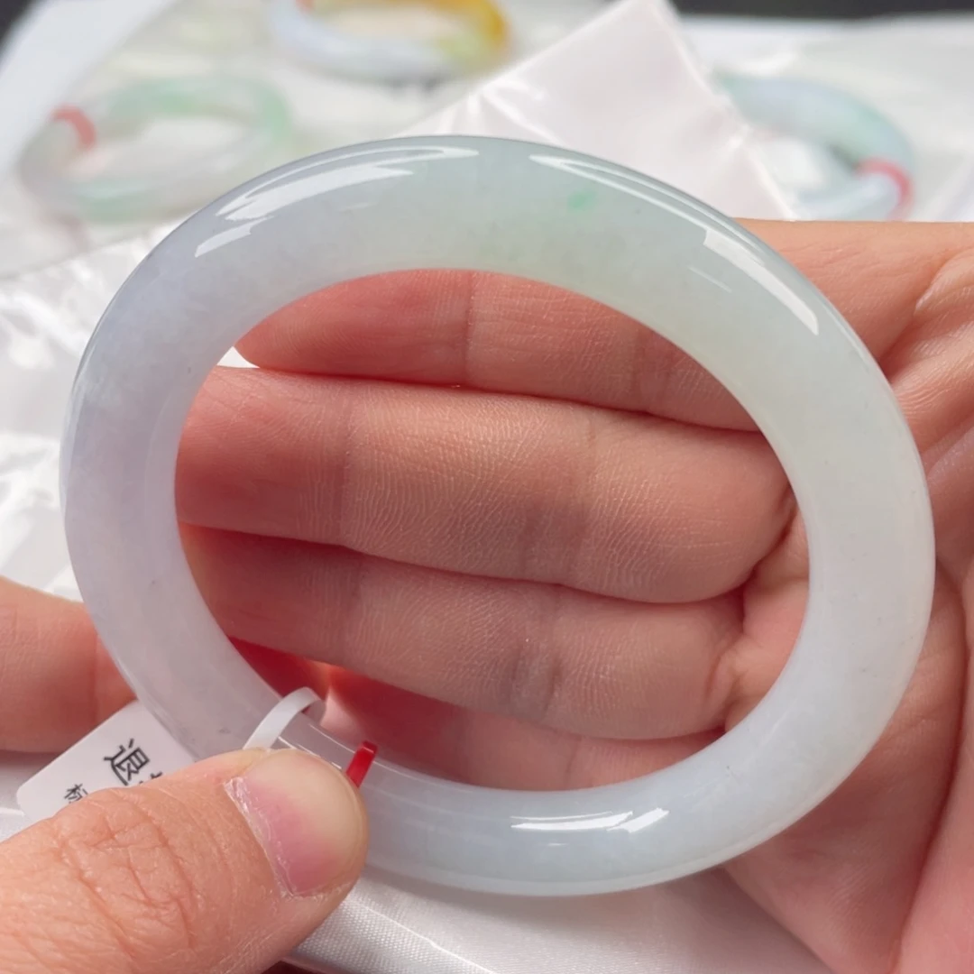 翡翠手镯未镶嵌57圈口