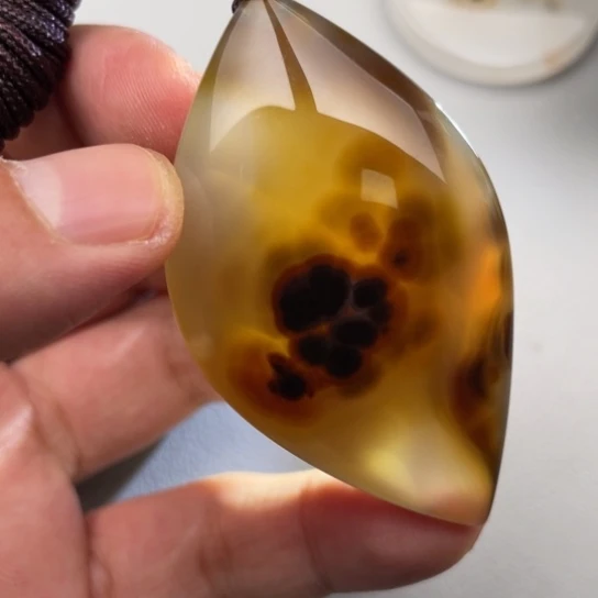 玛瑙/玉髓颈饰未镶嵌股*