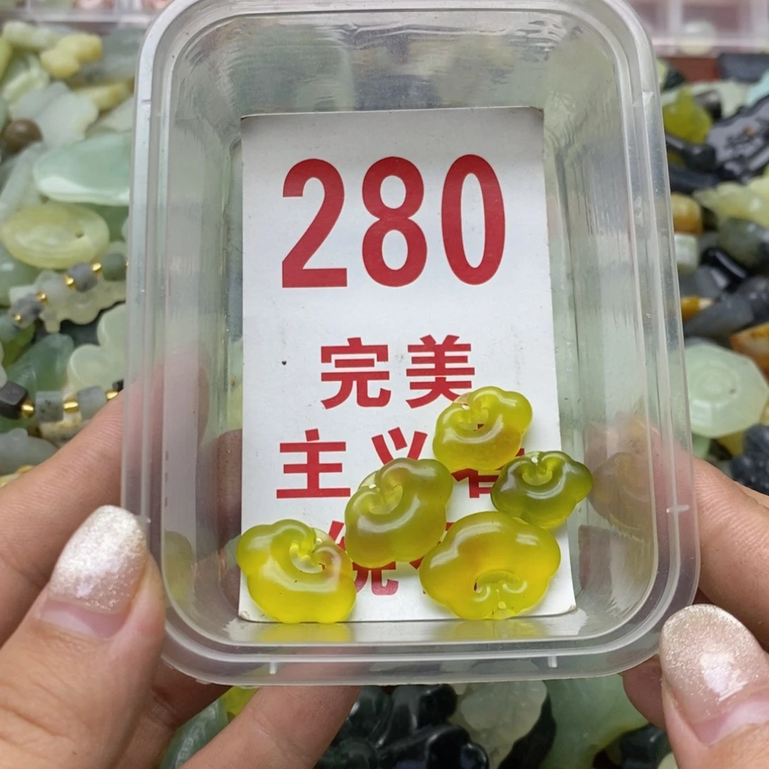 透闪石-蛇纹石玉未镶嵌挂坠