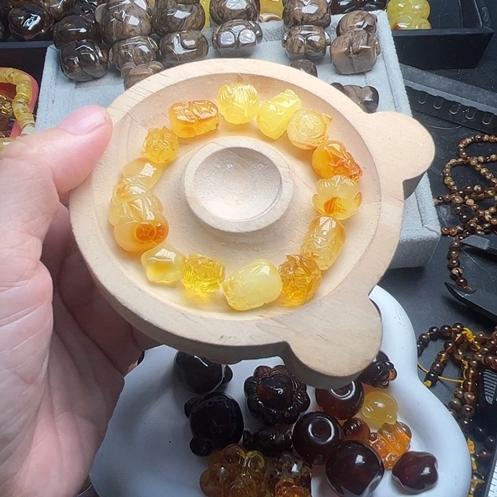 琥珀颈饰未镶嵌蜜蜡