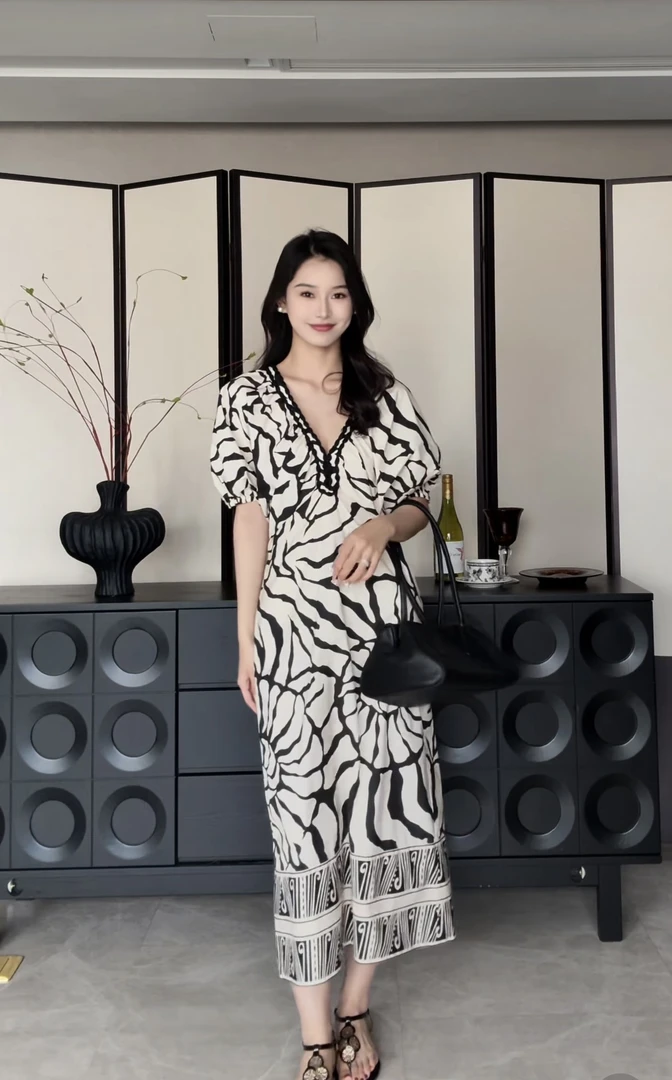 【光影缠枝裙】夏季女法式复古泡泡袖黑白花纹连衣裙