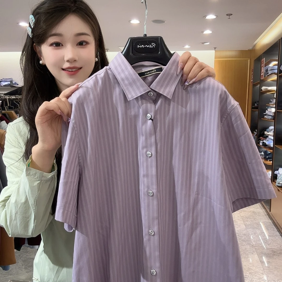 衬衣的颜色也是非常好看了