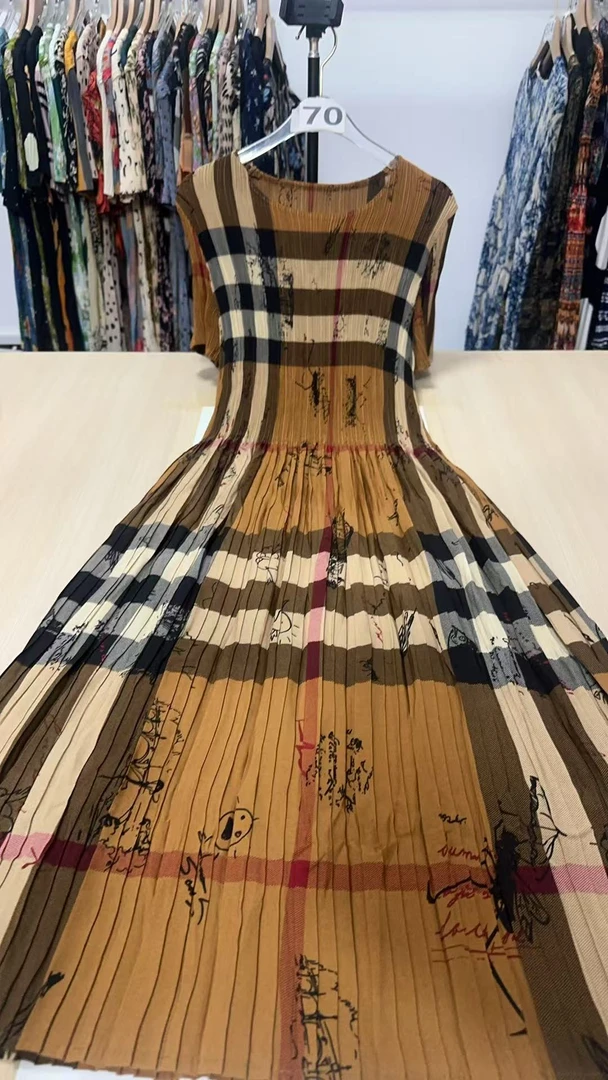 【70】新春短袖三宅褶皱2024宽松新款时尚洋气显瘦大码连衣裙