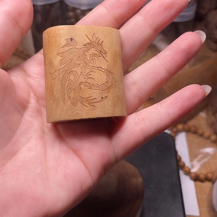 檀香木用****8老山檀香龙牌
