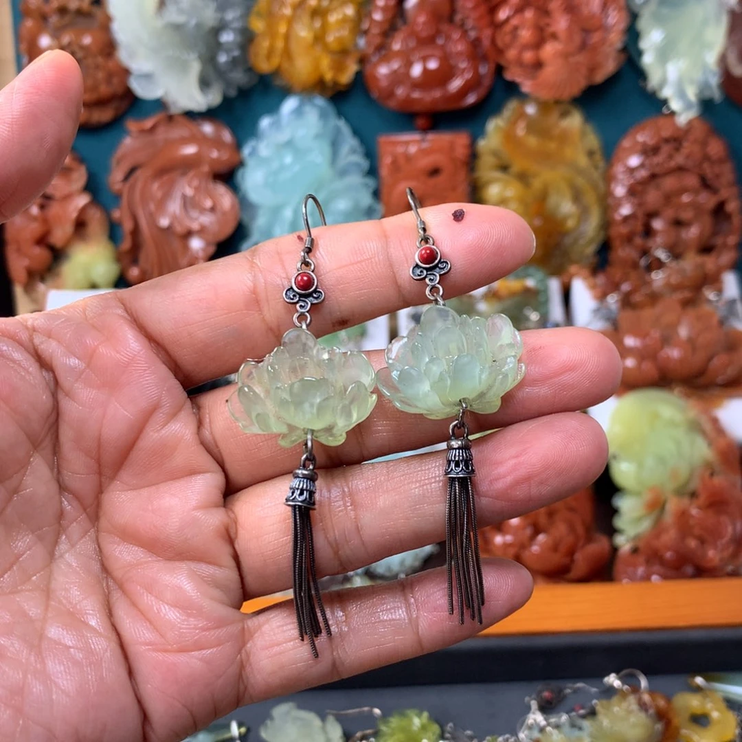 蛇纹石玉未镶嵌耳坠