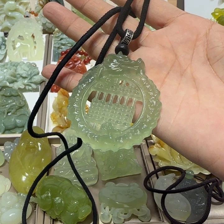 蛇纹石玉吊坠未镶嵌