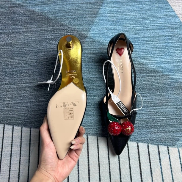 未使用 GUCCI/古驰 古驰黑色尖头高跟鞋三七半码