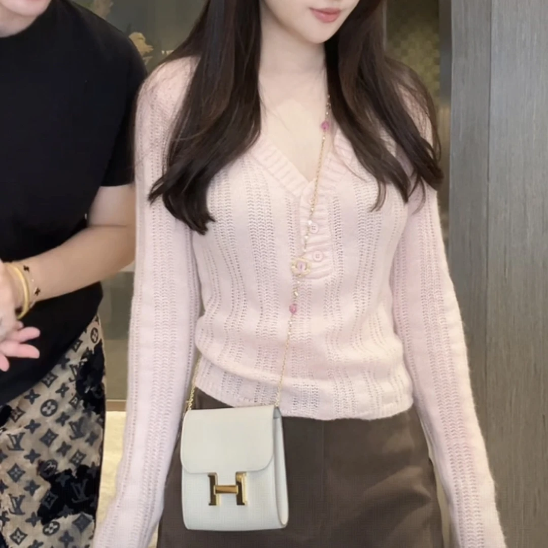 【高端现货】V领针织常规女镂空长袖毛针织衫法式开衫显瘦洋气上衣