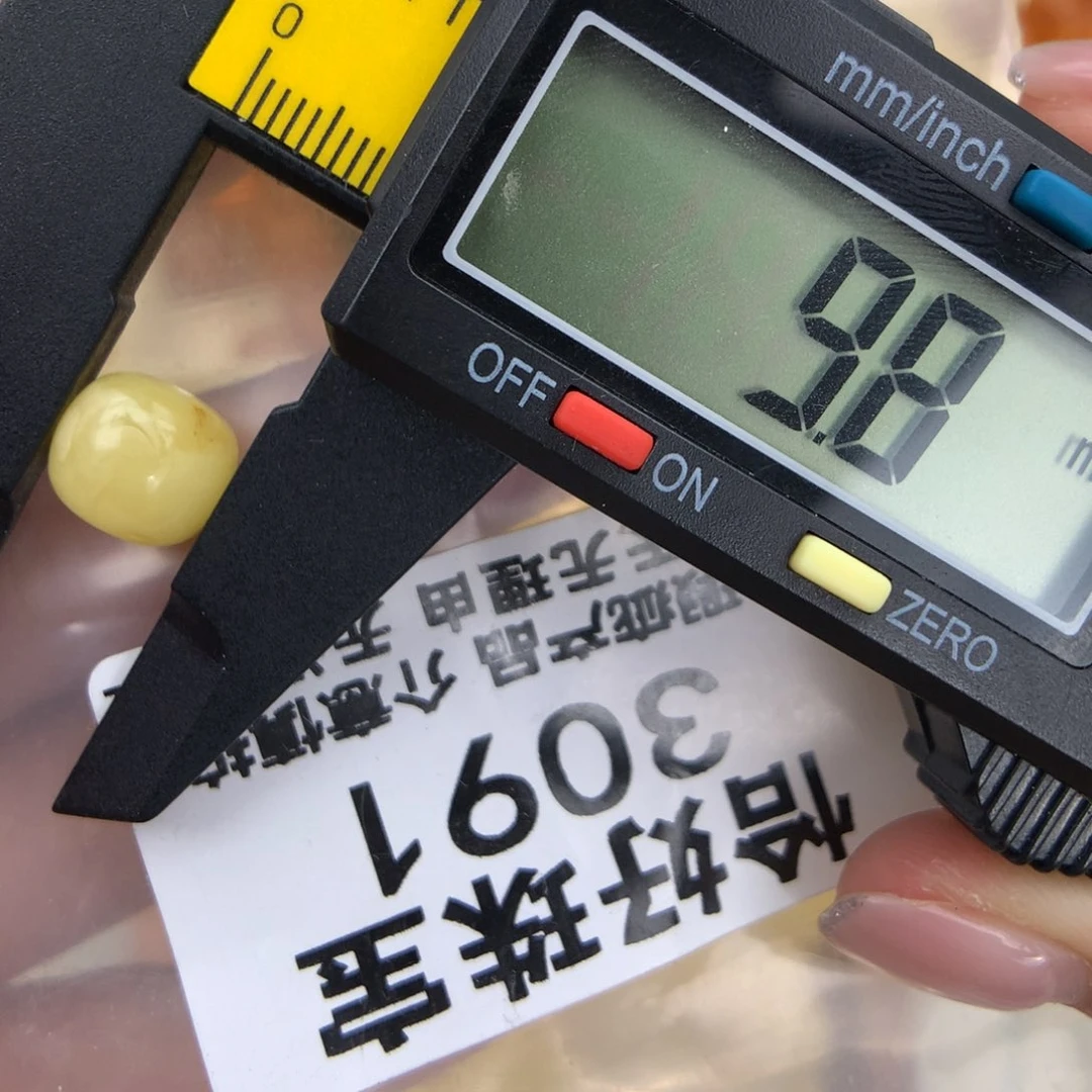 未镶嵌琥珀珠宝奇石