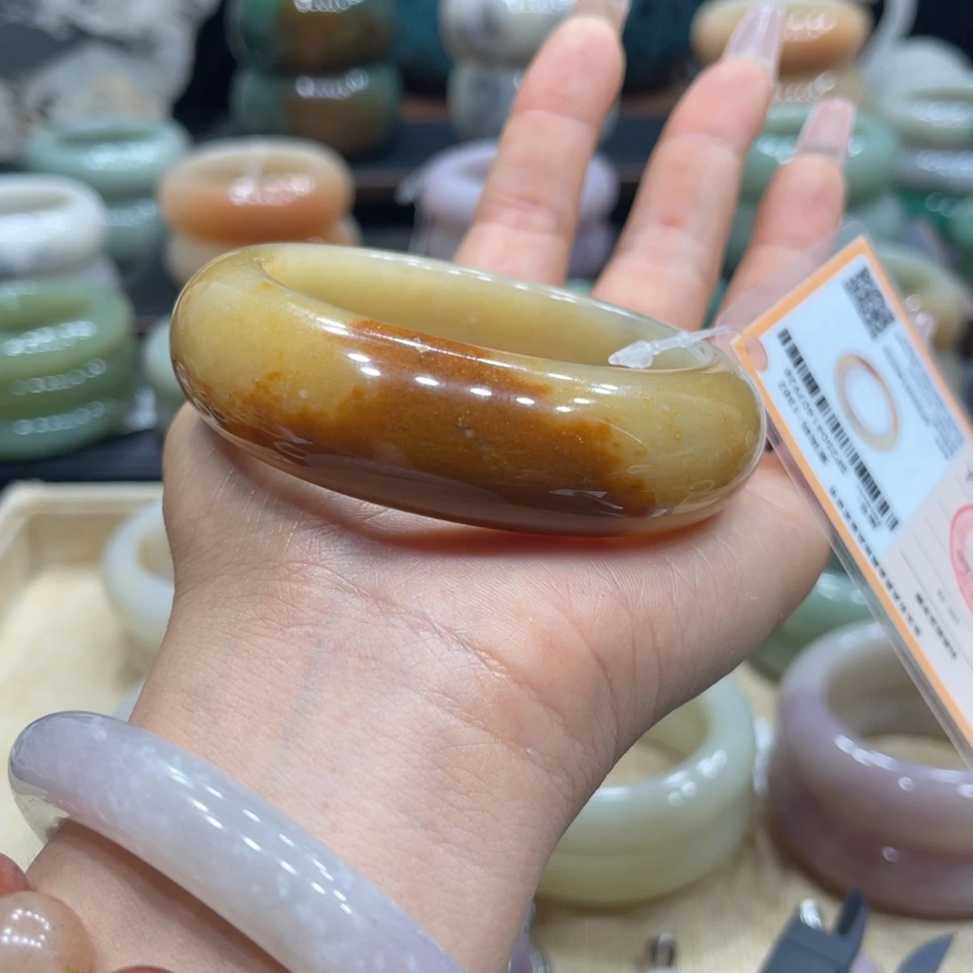 石英质玉手镯未镶嵌