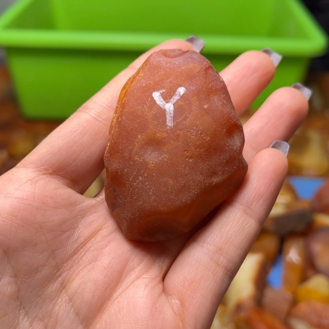 定制蜜蜡未镶嵌在****欣