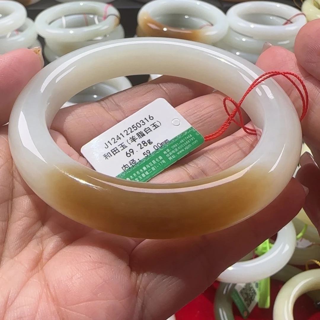 和田玉手镯未镶嵌