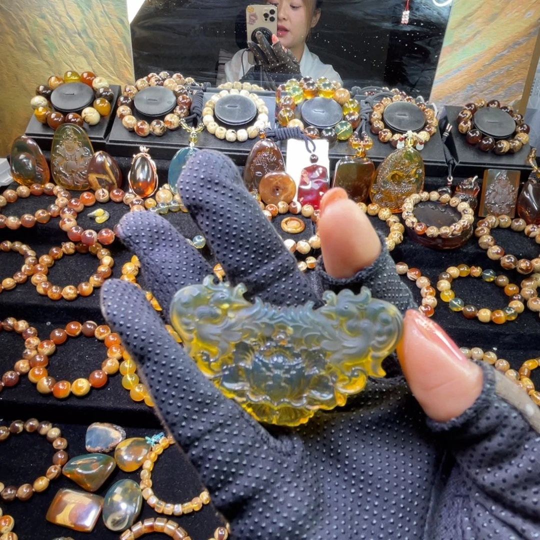 琥珀未镶嵌手串凤戏牡丹