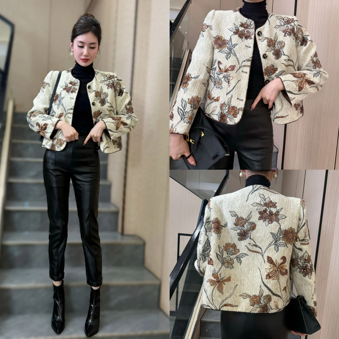 【俊英】2025秋冬新款单排扣圆领重工花朵刺绣短款小香风外套女