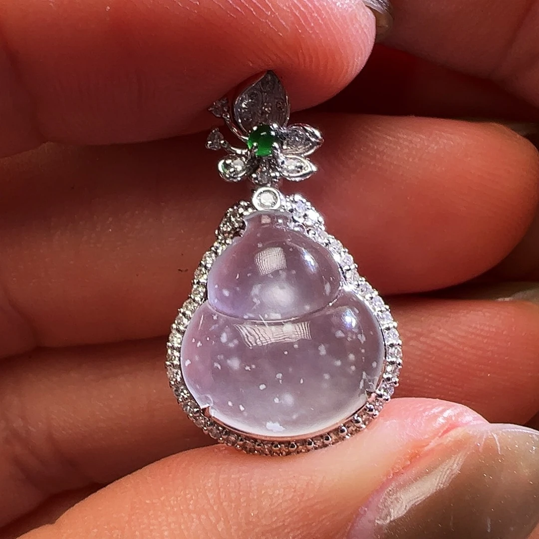 翡翠18K金镶嵌颈饰吊坠