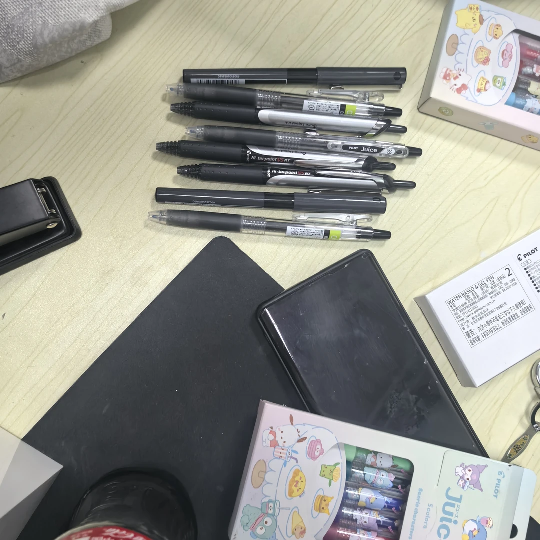 按动中性笔黑色学生考试刷题用按动款水笔替芯