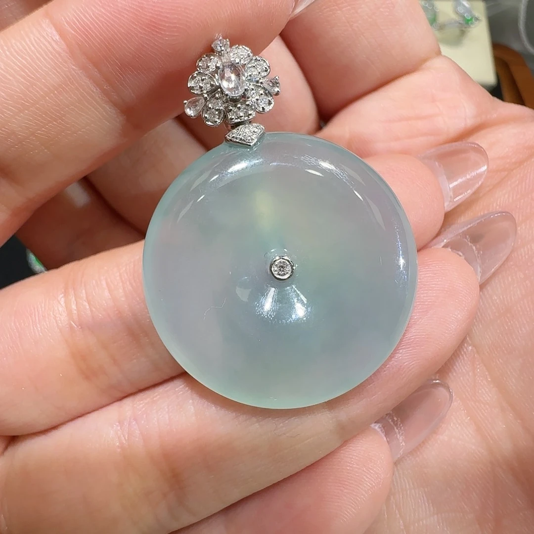 【闪购商品】颈饰18K金镶嵌翡翠